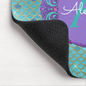 ティール（緑がかった色）の緑および紫色の人魚によってはかりで測られるモノグラムの マウスパッド (コーナー)