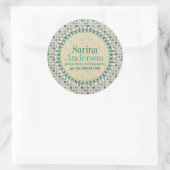 ティール（緑がかった色）の緑の水玉模様のラベルによるパターン ラウンドシール (バッグ)