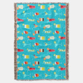 ティール(緑がかった色)の背景のカクテルパターン スローブランケット (正面縦)