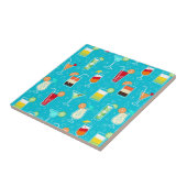 ティール(緑がかった色)の背景のカクテルパターン タイル (側面)