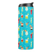 ティール(緑がかった色)の背景のカクテルパターン タンブラー (回転左)