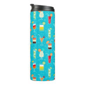 ティール(緑がかった色)の背景のカクテルパターン タンブラー (回転右)