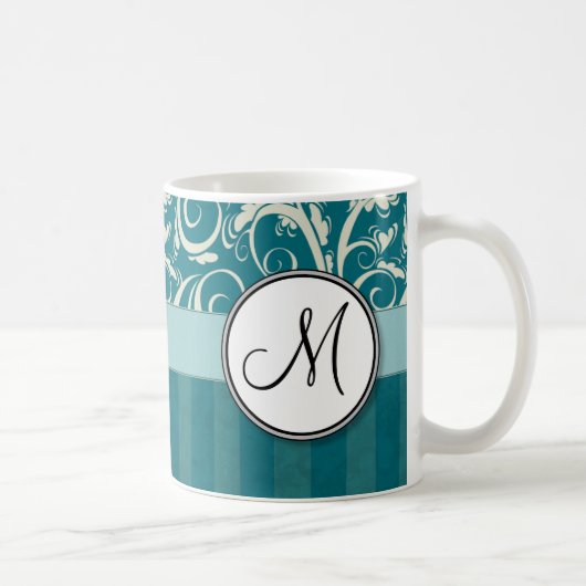 ティール(緑がかった色)の花の小束のクリームはモノグラムと及び縞で飾ります コーヒーマグカップ (右)