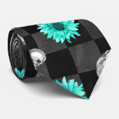 ティール（緑がかった色）の花スカルが黒と灰色に市松模様にある ネクタイ (ロール)