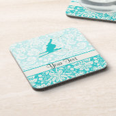 ティール(緑がかった色)の雪のスキー コースター (左側)