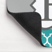 ティール(緑がかった色)の青いモノグラムの手紙Hのクローバー マウスパッド (コーナー)