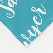 ティール（緑がかった色）の青い書パーソナライズされた道の繰り返し名 フリースブランケット (角)