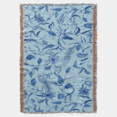 ティール(緑がかった色)の青い花の彫刻のテクスチャの背景 スローブランケット (正面縦)