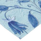 ティール(緑がかった色)の青い花の彫刻のテクスチャの背景 テーブルクロス (アングル)