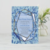 ティール(緑がかった色)の青い花の彫刻テクスチャード裏当て 招待状 (スタンド正面)