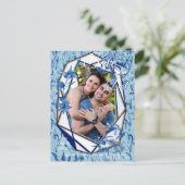 ティール(緑がかった色)の青い花の彫刻テクスチャード裏当て 案内ポストカード (スタンド正面)