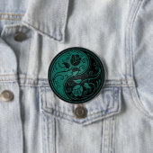 ティール(緑がかった色)の青および黒い陰陽のバラ 缶バッジ (インサイチュ)