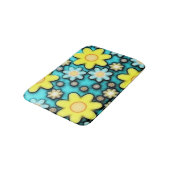ティール(緑がかった色)の青及び黄色の花のガーリーなパターン バスマット (アングル)