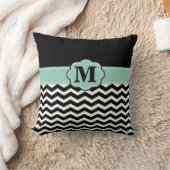 ティール（緑がかった色）の黒いシェブロンのモノグラムの枕 クッション (ブランケット)