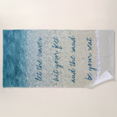 ティール(緑がかった色)アクアターコイズブルー海サーフウェーブズ ビーチタオル (正面)