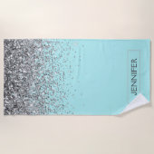 ティール（緑がかった色）アクアブルーシルバーグリッターガーリーモノグラム名 ビーチタオル (正面)