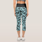 ティール（緑がかった色）アニマルプリント カプリレギンス (裏面)