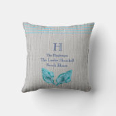 ティール(緑がかった色)カスタムブルーシーシェルホワイトシェルコースタルグレー クッション (裏面)