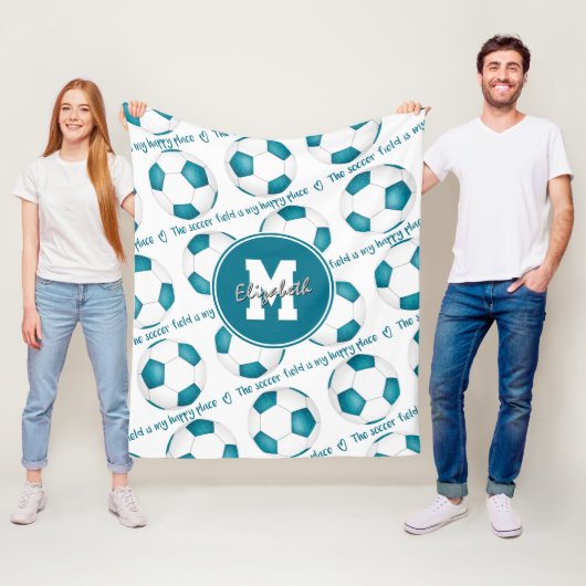 ティール(緑がかった色)ガーリーサッカー場は私の幸せな場所だ フリースブランケット (インサイチュ)