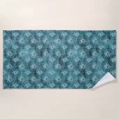 ティール（緑がかった色）グリッジグラムピーコックフェザー ビーチタオル (正面)