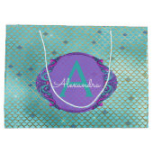 ティール（緑がかった色）グリーンとパープルマーメイドはかりで測モノグラムの ラージペーパーバッグ (裏面)