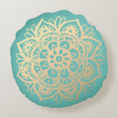 ティール（緑がかった色）グリーンと金ゴールドマンダラフラワー ラウンドクッション (裏面)