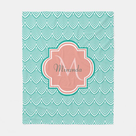 ティール（緑がかった色）グリーンアールデコフィッシュはかりで測ピンクモノグラム名 フリースブランケット (正面)