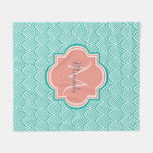 ティール（緑がかった色）グリーンアールデコフィッシュはかりで測ピンクモノグラム名 フリースブランケット (正面(横))