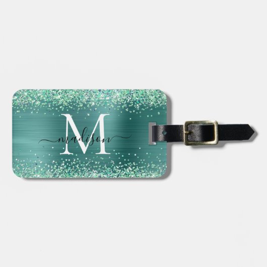 ティール（緑がかった色）グリーングリッターブラシ仕上げ金属モノグラムスクリプト ラゲッジタグ (正面横)