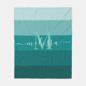 ティール(緑がかった色)グリーンブルーカラーブロックモノグラムスタイル名 フリースブランケット (正面)