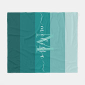 ティール(緑がかった色)グリーンブルーカラーブロックモノグラムスタイル名 フリースブランケット (正面(横))