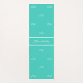 ティール(緑がかった色)グリーンホワイトモノグラムイニシャルパターン名 ヨガマット (正面)