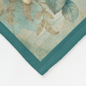 ティール(緑がかった色)コテージコアヴィンテージフローラキルトパターン フリースブランケット (角)