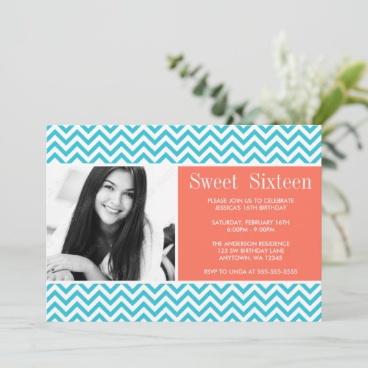 ティール(緑がかった色)コーラルシェブロンスイート16誕生日写真 招待状 (スタンド正面)