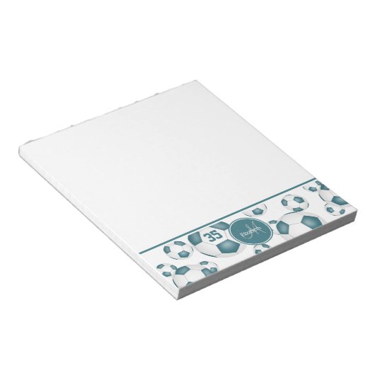 ティール(緑がかった色)サッカーボール柄スポーツアクセント ノートパッド (アングル)