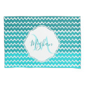 ティール(緑がかった色)シグラデーションェブロンパーソナライズされたピローケース 枕カバー (正面)