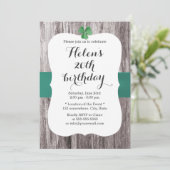 ティール(緑がかった色)シンプルシャムロックリボンウッドバースデーパーティー 招待状 (スタンド正面)