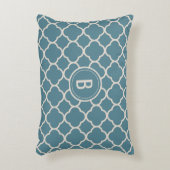 ティール(緑がかった色)スタイリッシュモノグラムQuatrefoil模様装飾品 アクセントクッション (正面(垂直))