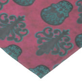 ティール（緑がかった色）ダマスクとテクスチャホットピンクのスカル テーブルクロス (アングル)