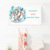 ティール(緑がかった色)ドラゴンとバルーンアーチ誕生日パーティー 横断幕 (インサイチュ)