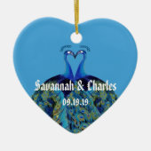 ティール（緑がかった色）ネイビーブルーピーコキスをするックス1stクリスマス セラミックオーナメント (正面)