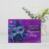 ティール(緑がかった色)パープルフェザーマスクマスカレードスウィート16 招待状 (スタンド正面)