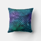 ティール（緑がかった色）パープルマーメイドはかりで測 クッション (裏面)
