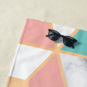 ティール（緑がかった色）ピンク抽象芸術立方体パターン（大理石） ビーチタオル (インサイチュ)