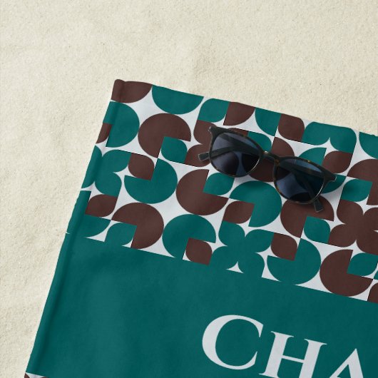 ティール（緑がかった色）&ブラウンレトロ'70sモチーフパーソナライズされた ビーチタオル (インサイチュ)