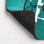 ティール(緑がかった色)ブラシ仕上げ金属白黒スクリプトモノグラム マウスパッド (コーナー)