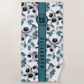 ティール(緑がかった色)ブラックサッカーパタカスタムーン女子の名前 ビーチタオル (正面)