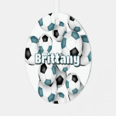 ティール（緑がかった色）ブラックサッカーボールスポーツ記念カップ メタルオーナメント (正面左)