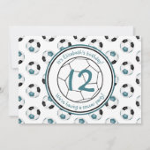 ティール(緑がかった色)ブラックサッカーボールパターン誕生日パーティー 招待状 (裏面)