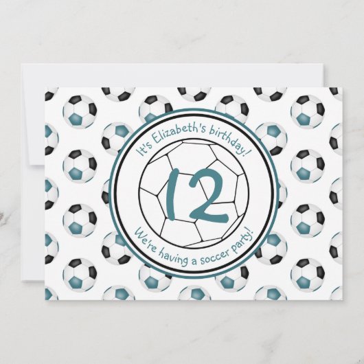ティール（緑がかった色）ブラックサッカーボールパターン誕生日パーティー 招待状 (裏面)